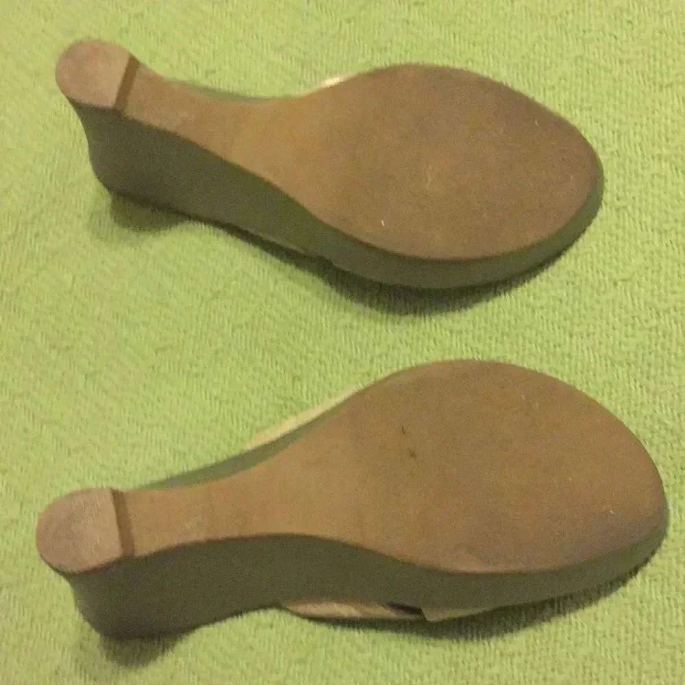 Naturalizer heel flip flops